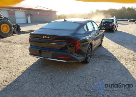 2025 Kia K4 Lxs из США, поврежденный, VIN 3KPFT4DE8SE068930